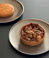 Músico, frutos secos con moscatel