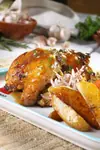 Pollo al horno (muslo) con patatas y ensalada